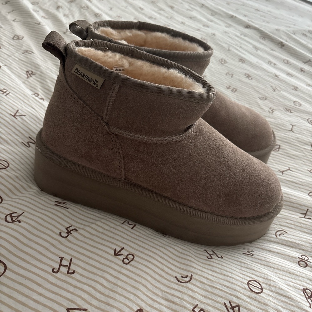 Bearpaw platform boots